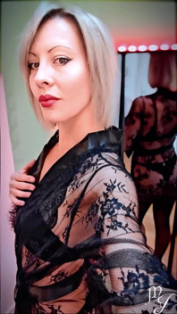 Pakaian Baru - Maitresse Julia