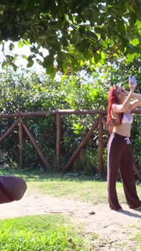 Risky Handjob for a Hot Babe in the Park!