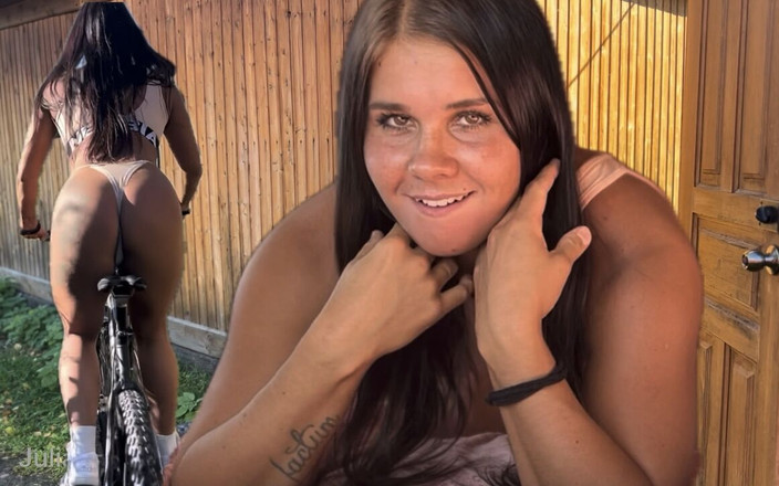 Julia Fit: Вона каталася голою на велосипеді перед трахом
