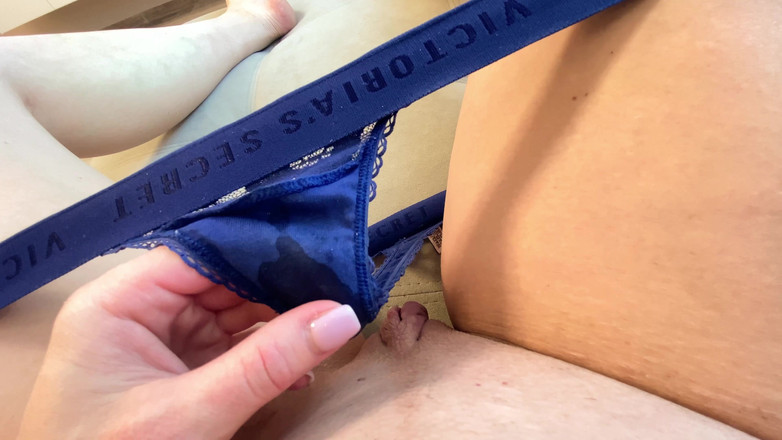 ArinaMills: 湿润的阴户滴水声和脉动性高潮的声音