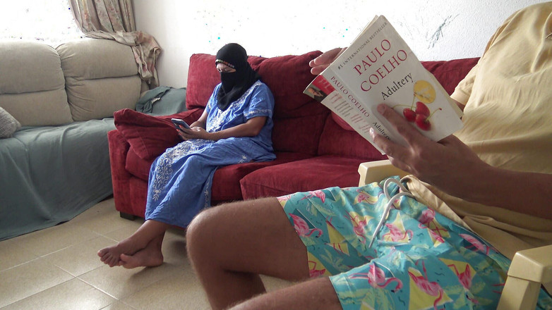 Souzan Halabi: 埃及沙莫塔继妹从继兄弟那里得到大量射精