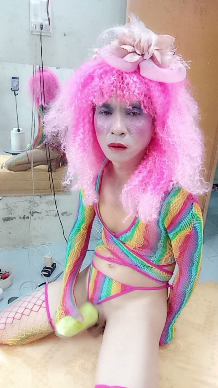 nguyen dang thien tri: Transseksualna Le nosi seksowne ubrania i uprawia seks
