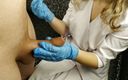 Klaimmora: Une infirmière masturbe ma bite dans un gant en latex