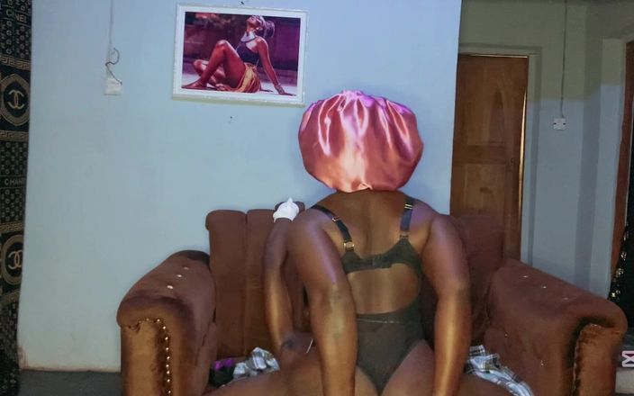Nastyblackmama: Hermana traviesa le da a su hermanastro una mamada caliente...