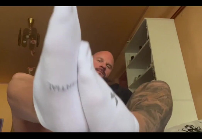 Jasons feet: Du magst deine Footjobs mit socken? oder nackte Füße? oder...