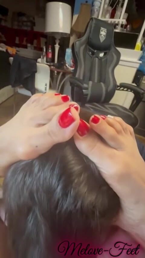 Naelor: Melove hlasité sténání mě opravdu nutí polykat její sperma