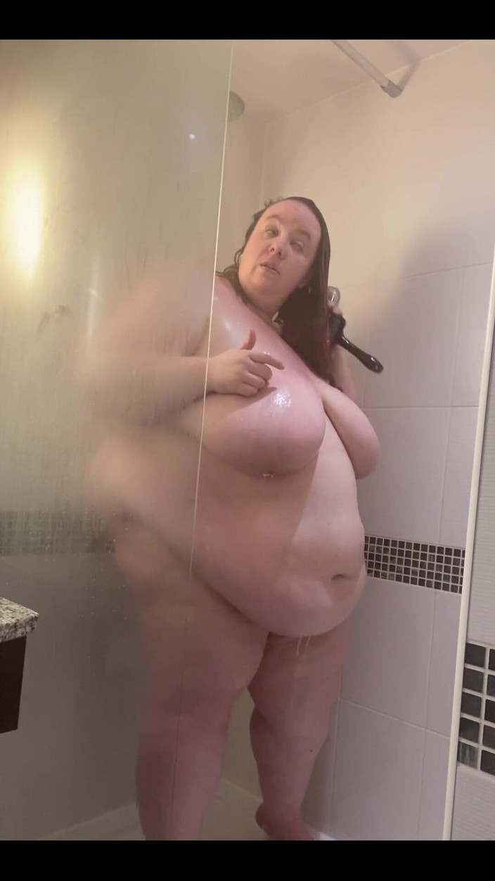 Ivy Gold: シャワーを浴びる