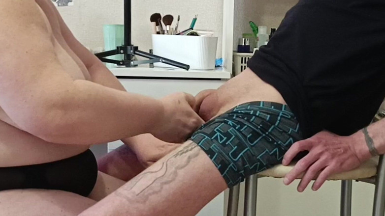 Zona901: Ibu tiri memberikan blowjob dan menjolok batang sehingga saya pancut