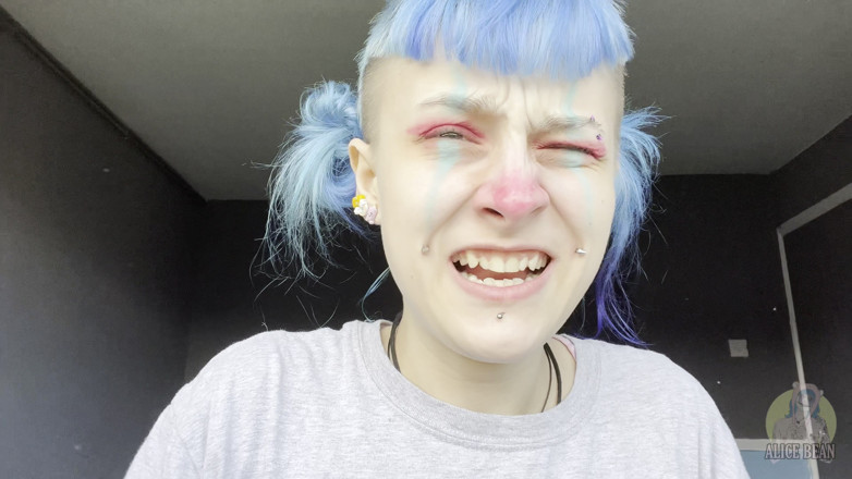 Alice Bean: Sneezing the Clown off