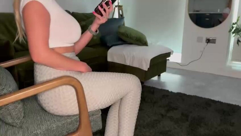 Chloe QOS: Sich nackt machen