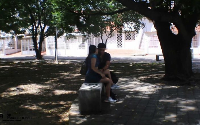 MelanieCaceres: Encuentro a mi madrastra con otro hombre y pongo un...