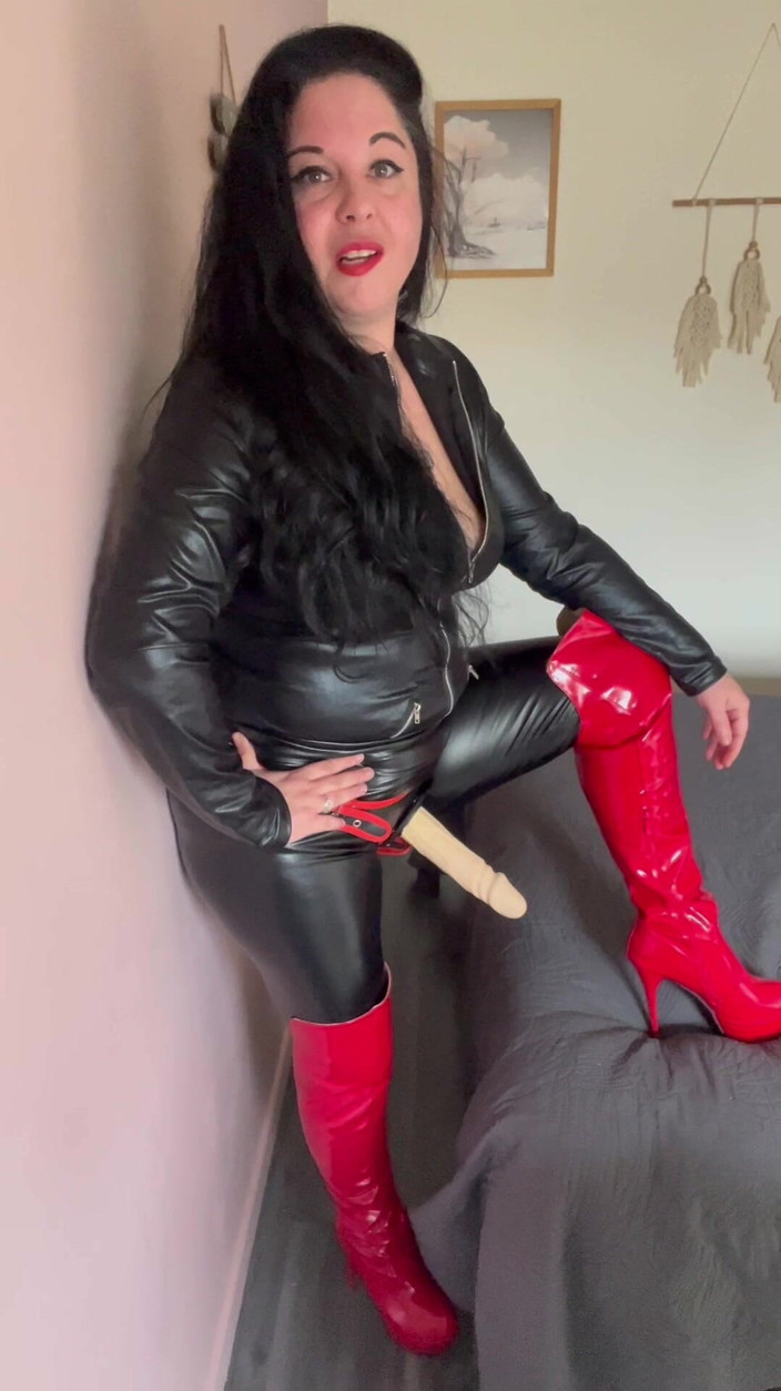 Maitresse Clara: 8 ore sotto i miei ordini...