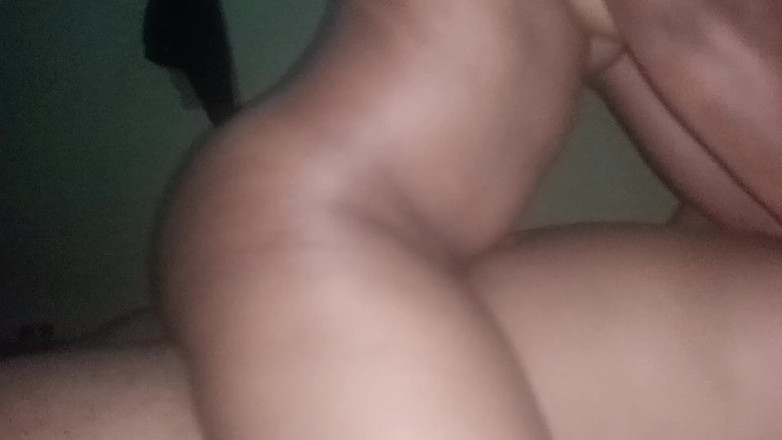 DFLOW69: 2 orgasmi mentre cavalcano e macinano il suo cazzo e...