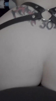 Drăguță gotică umplută cu spermă