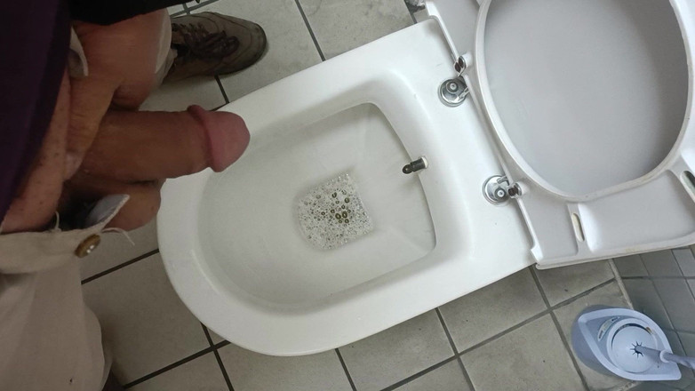 CenkAy: taťka na záchodě