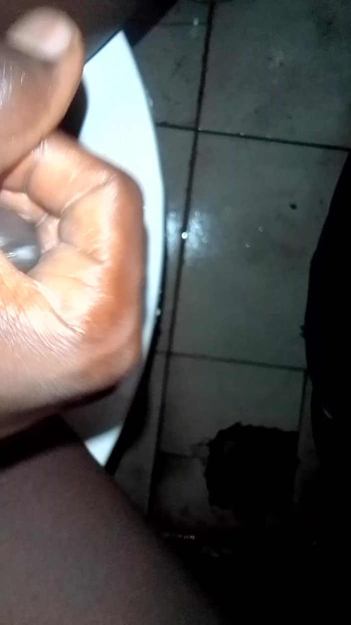 Fuvk Felon: Masturbando no banheiro, meu idiota mais sujo de chuveiro até...