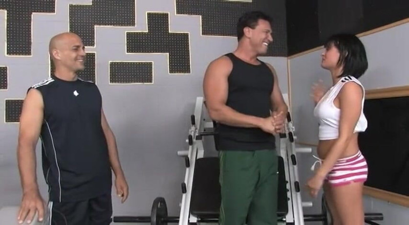 Radical: Gym bangers pound a hot babe