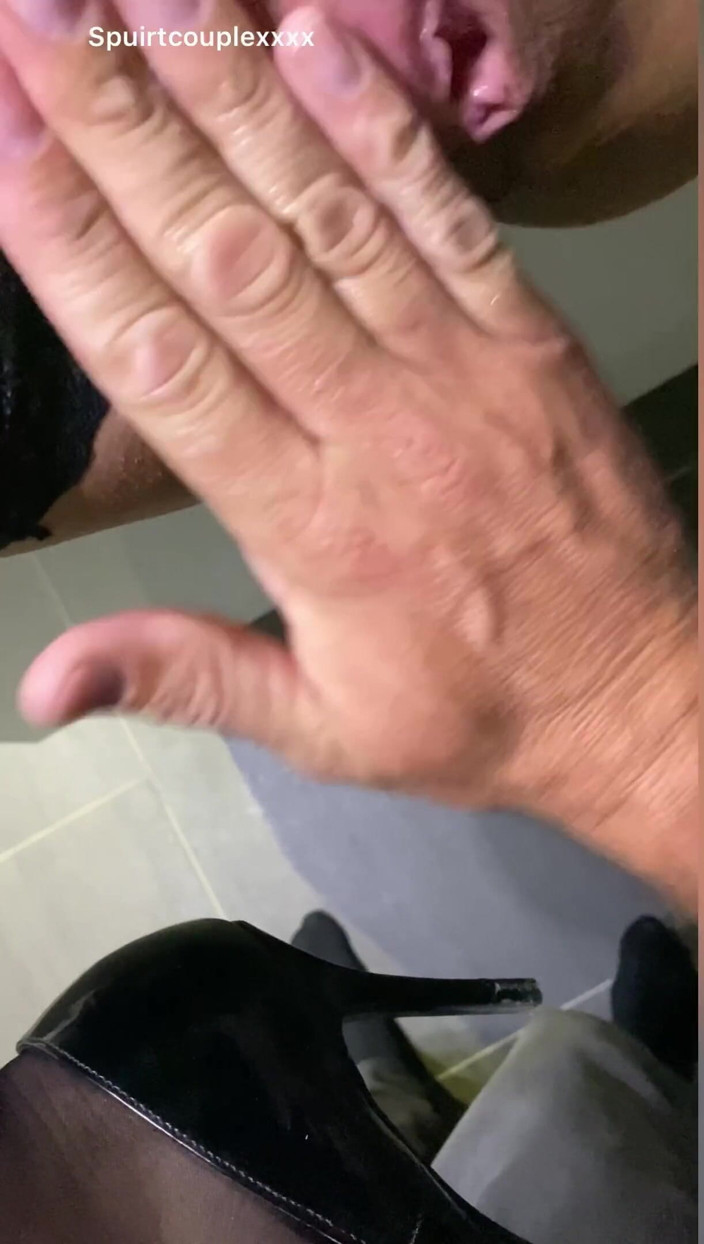 Spuirtcouplexxxx: Gorąca cipka tryska w kuchni