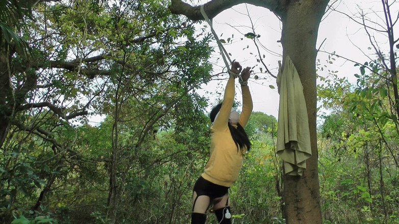 megu2002: 教练28号指示 悬挂绳索束缚留在露天