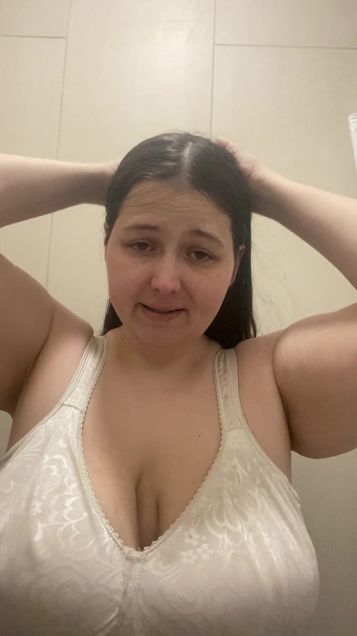 MissChrystalline: Chat, Sex Talk, See My Boobs and Pussy