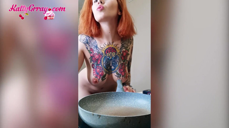 Katty Grray: Babe big natural tits fingering pussy, dancing, and cooking in...
