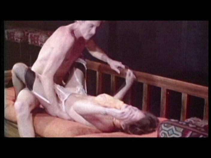 Xtime Network: Awek bertetek besar orgasme vintaj zakar besar