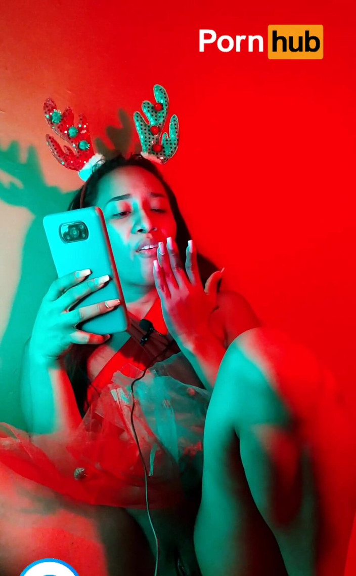 Leyne Rodriguez: Kamu pasti suka banget sama cerita ini saat aku fingering...