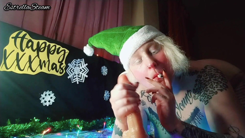Estrella Steam: Elf jerks off while smoking