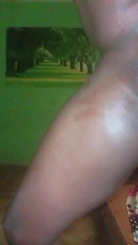 Badman4606: Lingând gaura ei dulce de pizdă.