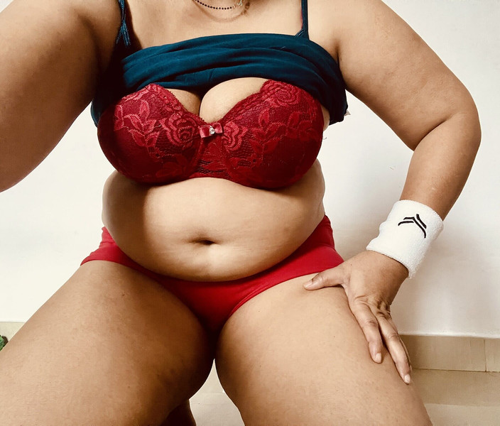 Vikingind: Mama vitregă țâțe naturale