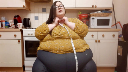 SSBBWLadyBrads: SSBBW setzte messungen zoll riesig