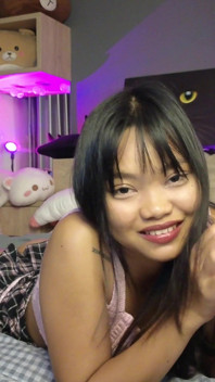 Spiel mit 3 Dildos (abby Thai)