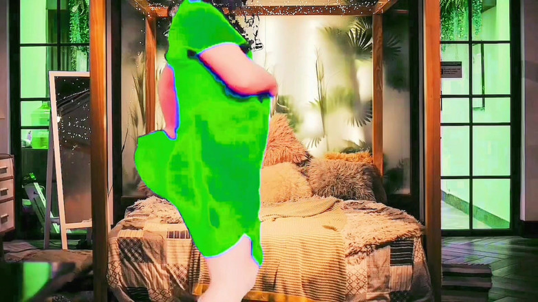 Kitty_Cross: Banci panas menunjuk-nunjukkan tubuh yang sempurna di bawah lampu Neon