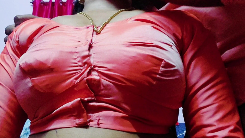 Desi Mohini: Desi Mohini Hot MILF nadržená služka má sex s mladým...
