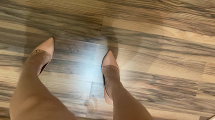 PriyaNaavya: Twoje miejsce jest pod moimi wysokimi obcasami