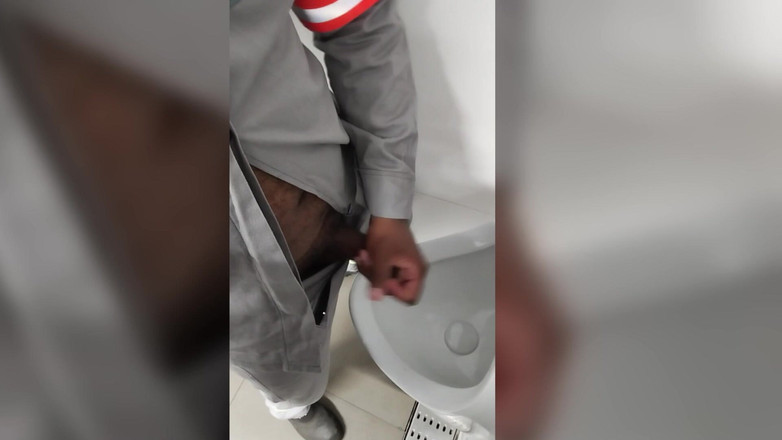 TheBlacKHunterr: 回家前，在更衣室里快速做爱