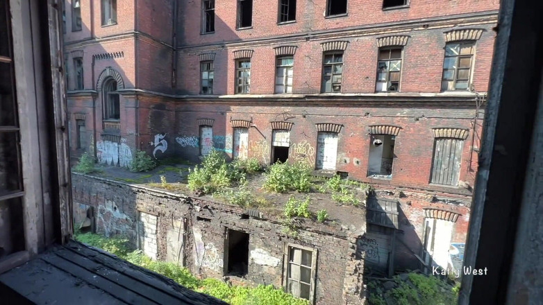 Katty West: Am prins o curvă obraznică într-o fabrică veche și futută în cur