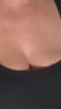 Istri hot toket besar goyang-goyang