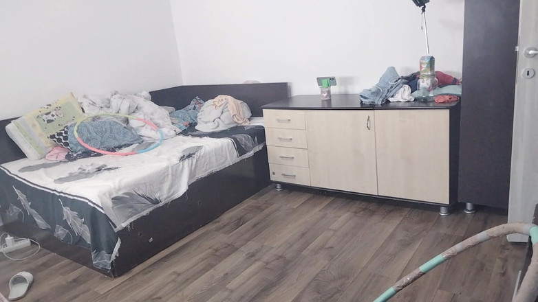 Mirsur: Une Femme Sexy S’entraîne À La Maison Nue.