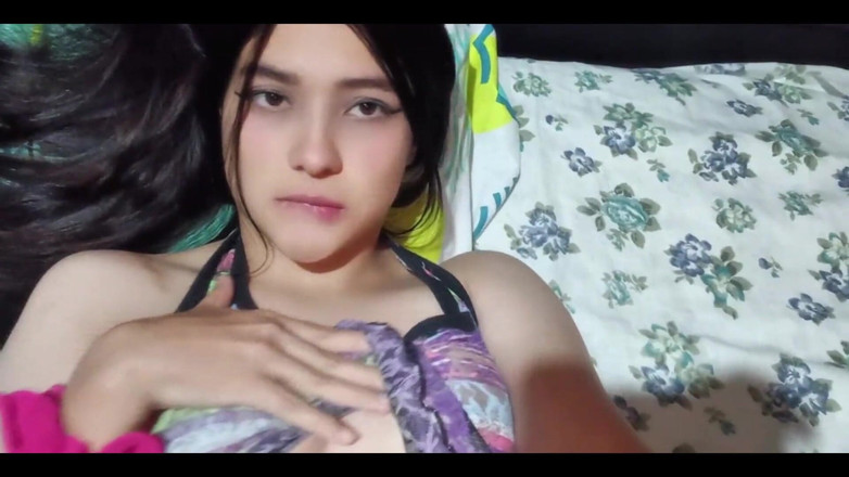 Yulieth Gomez: 年轻亚洲女人的甜美阴户（真实自拍）