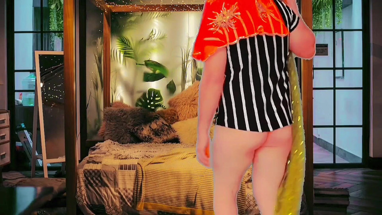 Kitty_Cross: Un cul de tapette espiègle qui bouge lentement pour tenter...