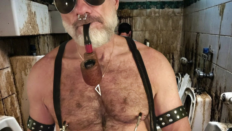 MusclesCigarsFFPig: Pipe and Nips Torment