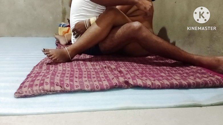 Husband wife: Lamiendo el coño y chupando la polla del amigo del...