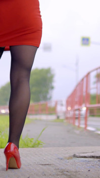 112-i Love Teasing Drivers, Sexy Dressed in a Skirt and Stockings, While Waiting for My Bus *60fps