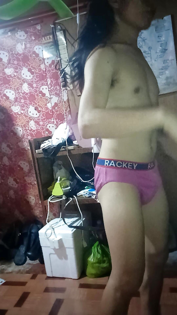 Reynaldo6: Рейна розважається від непристойності в пансіонаті