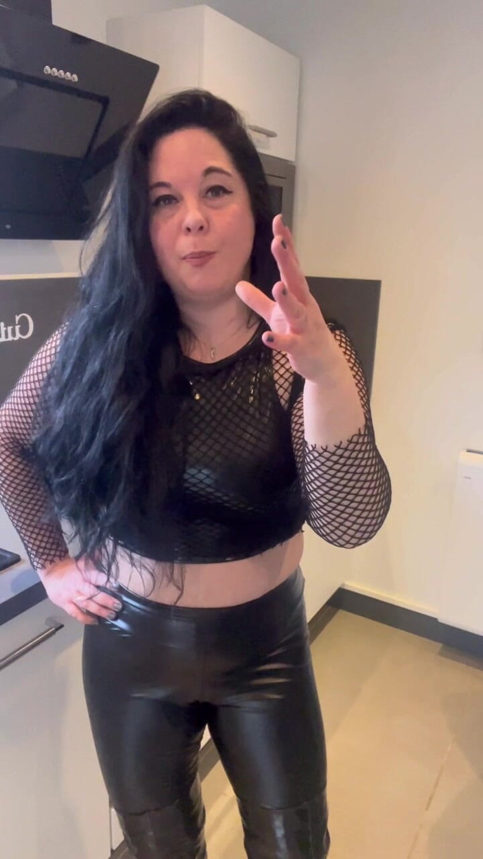 Maitresse Clara: Küçük penisinin aşağılanması