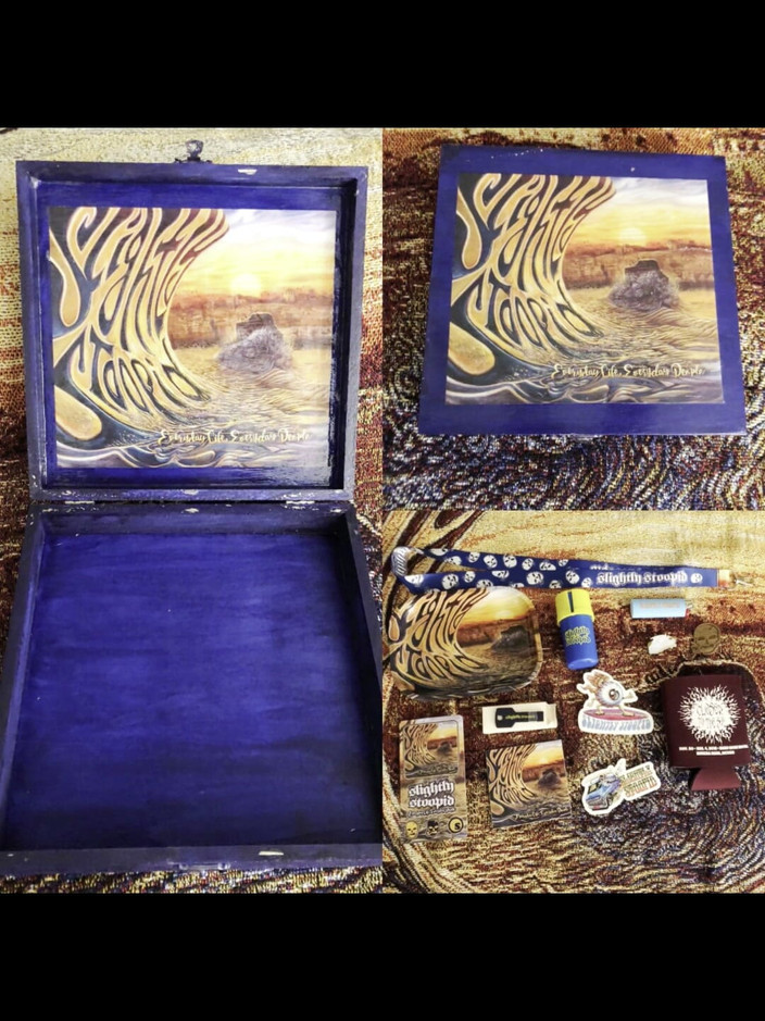 Suzy Wylde: Suzy Wylde jest twórcą, który tworzy przedmioty plastyczne i użyteczne