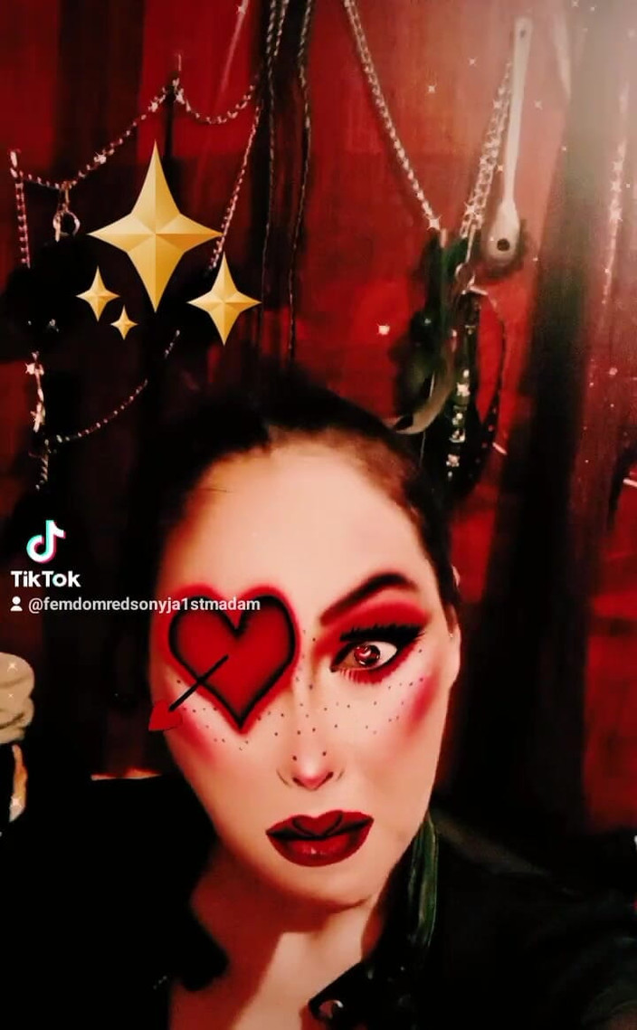 Dominatrix Redsonyja: Всегда игры БДСМ и душа в меня всегда играть