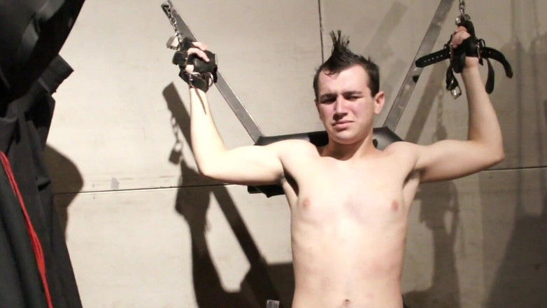 BAREBACK COMMUNITY: Versohlt, roh vom Dominator