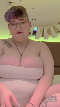 POV Roleplay: Baculatá spolubydlící vám předvádí své tlusté tělo